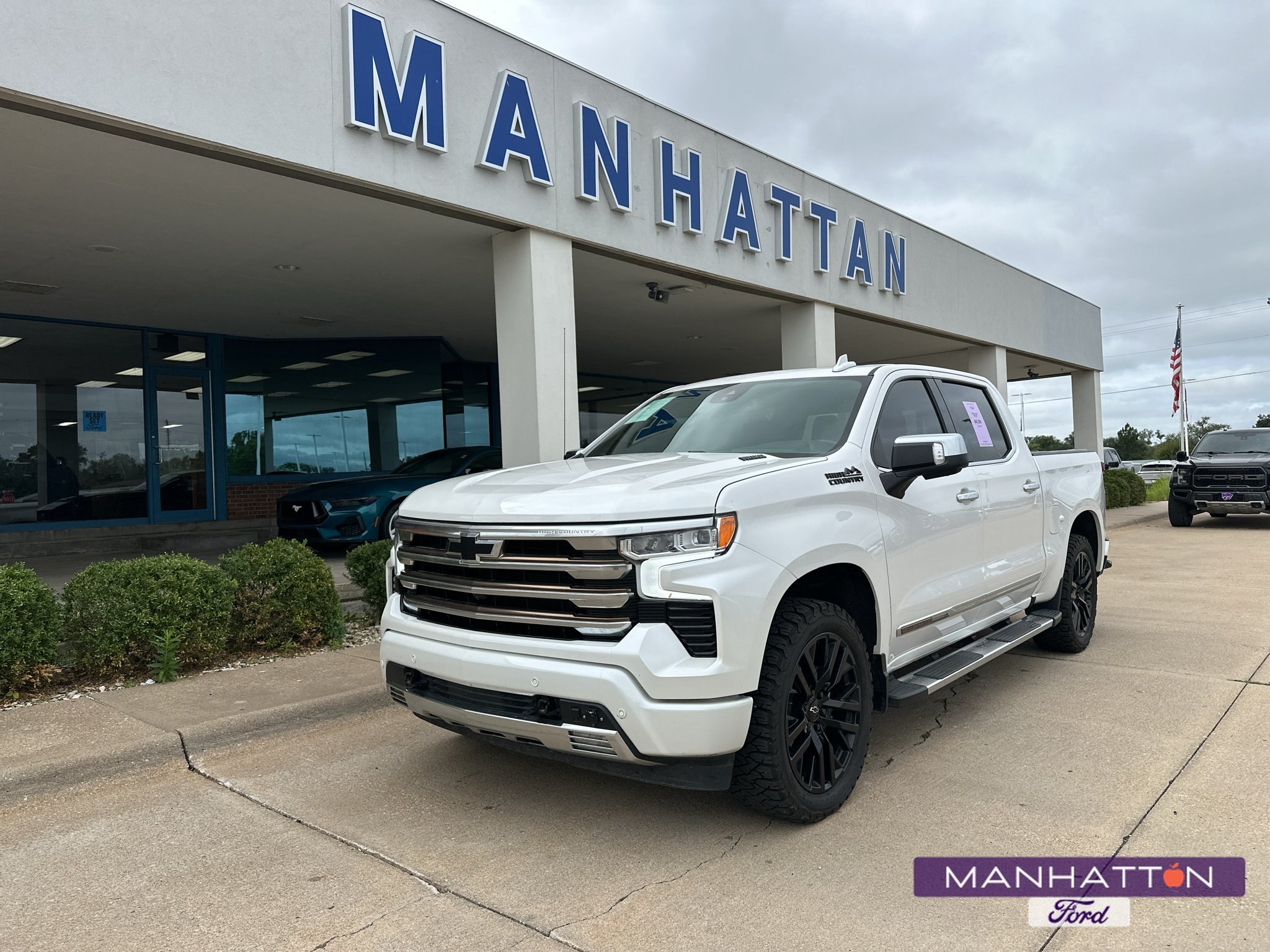 Used 2022 Iridescent Pearl Tricoat Chevrolet High Country image 1