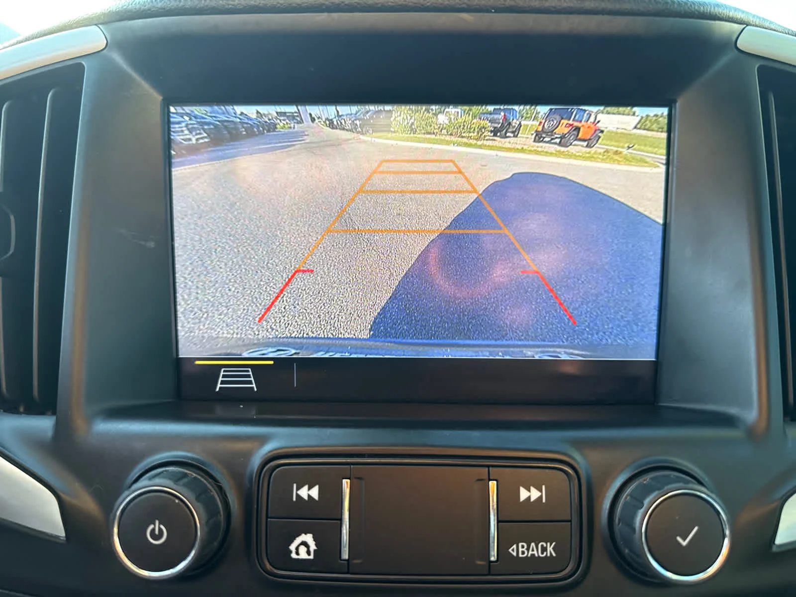 Used 2020 Satin Steel Metallic GMC SLT image 20