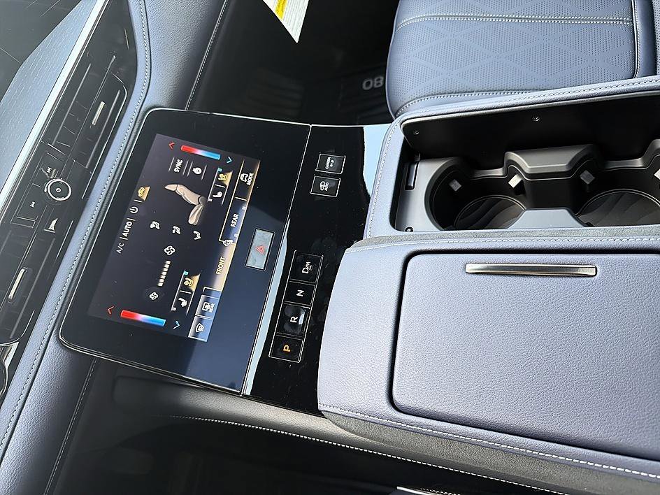 New 2026 2T RADIANT WHIT INFINITI SPORT image 18
