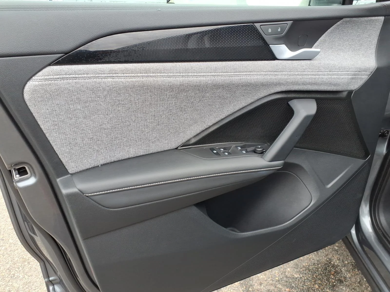 Used 2025 Platinum Gray Metallic Volkswagen S image 10