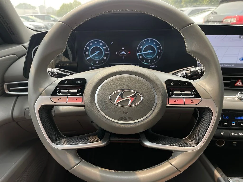 Used 2023 Phantom Black Hyundai SEL image 17