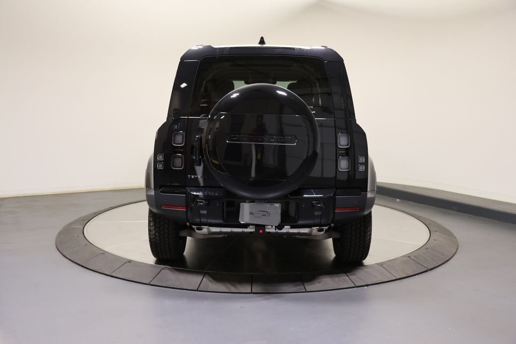 New 2026 Santorini Black Land Rover S image 4