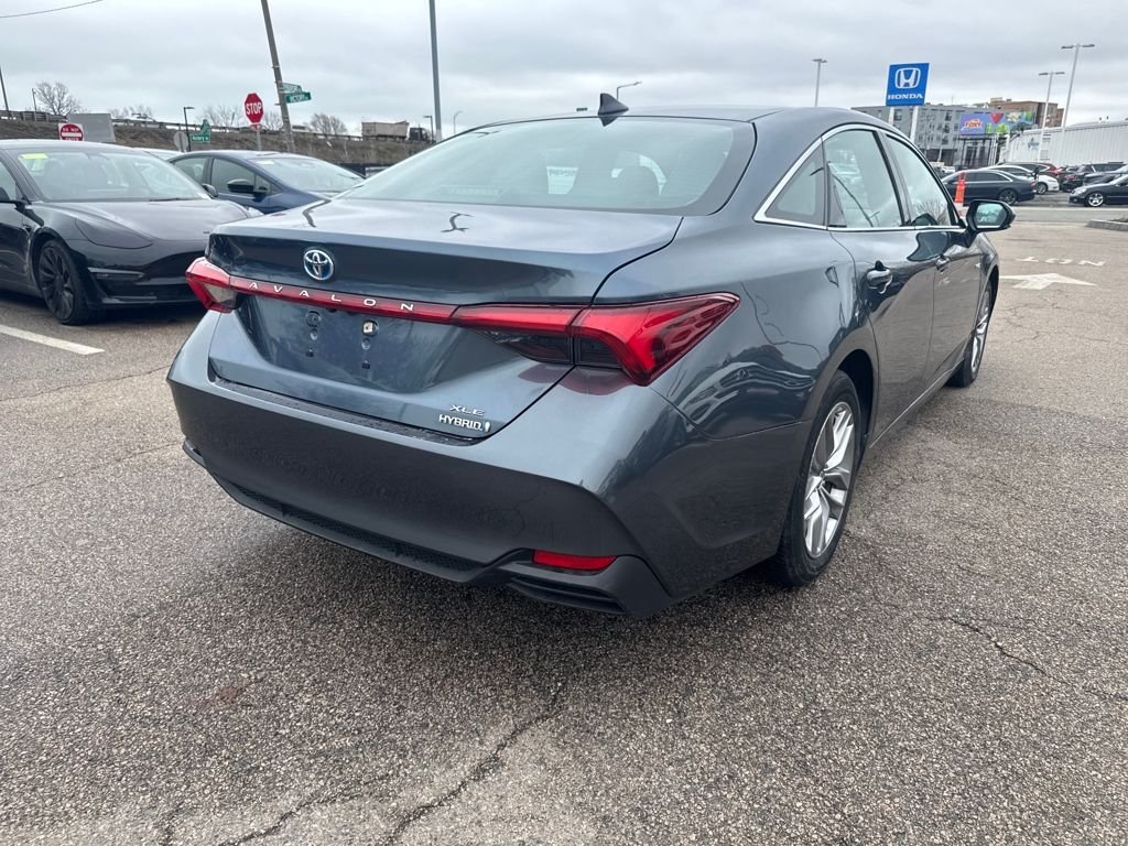 View vehicle photo 7