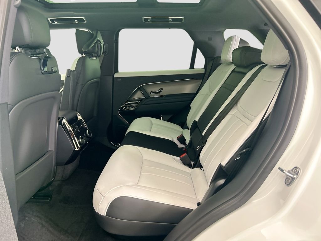 New 2026 Fuji White Land Rover Dynamic SE image 20