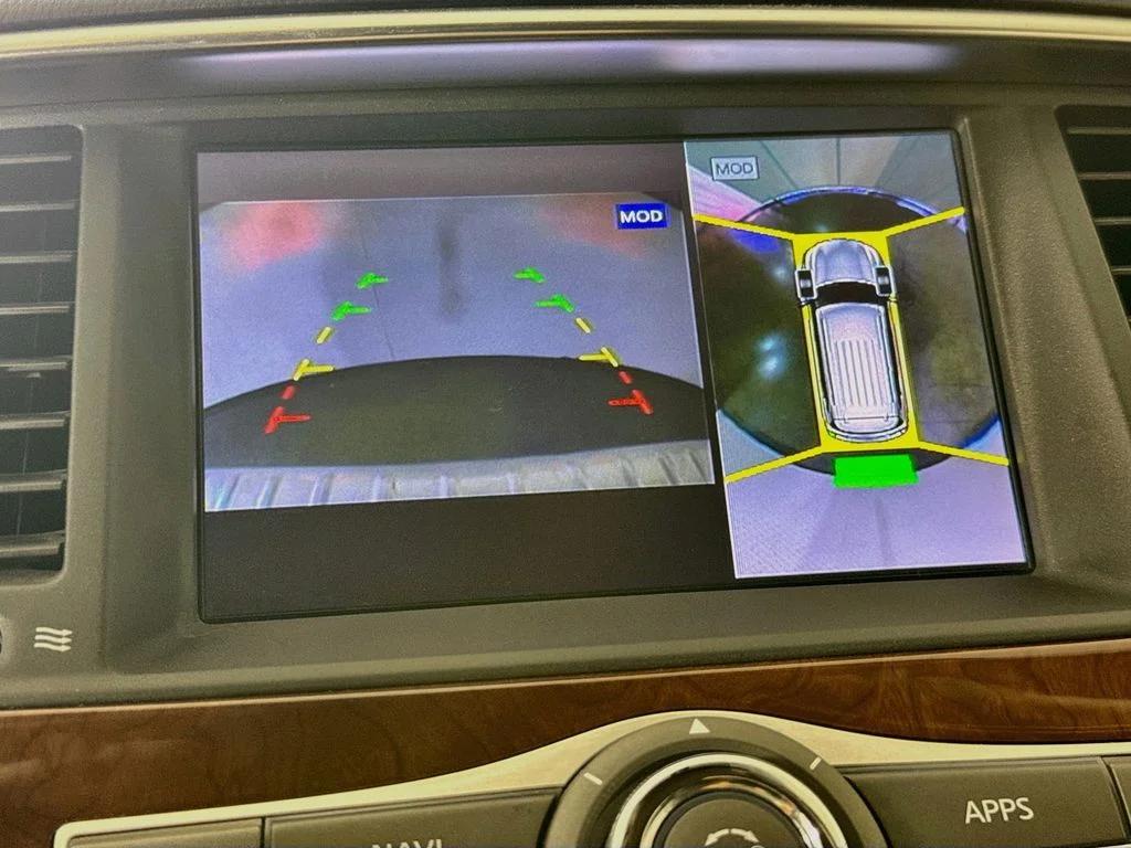 Used 2018 White INFINITI  image 17