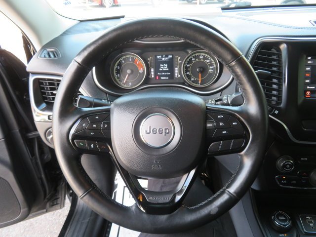 Used 2019 Diamond Black Crystal Pearlcoat Jeep Altitude image 27