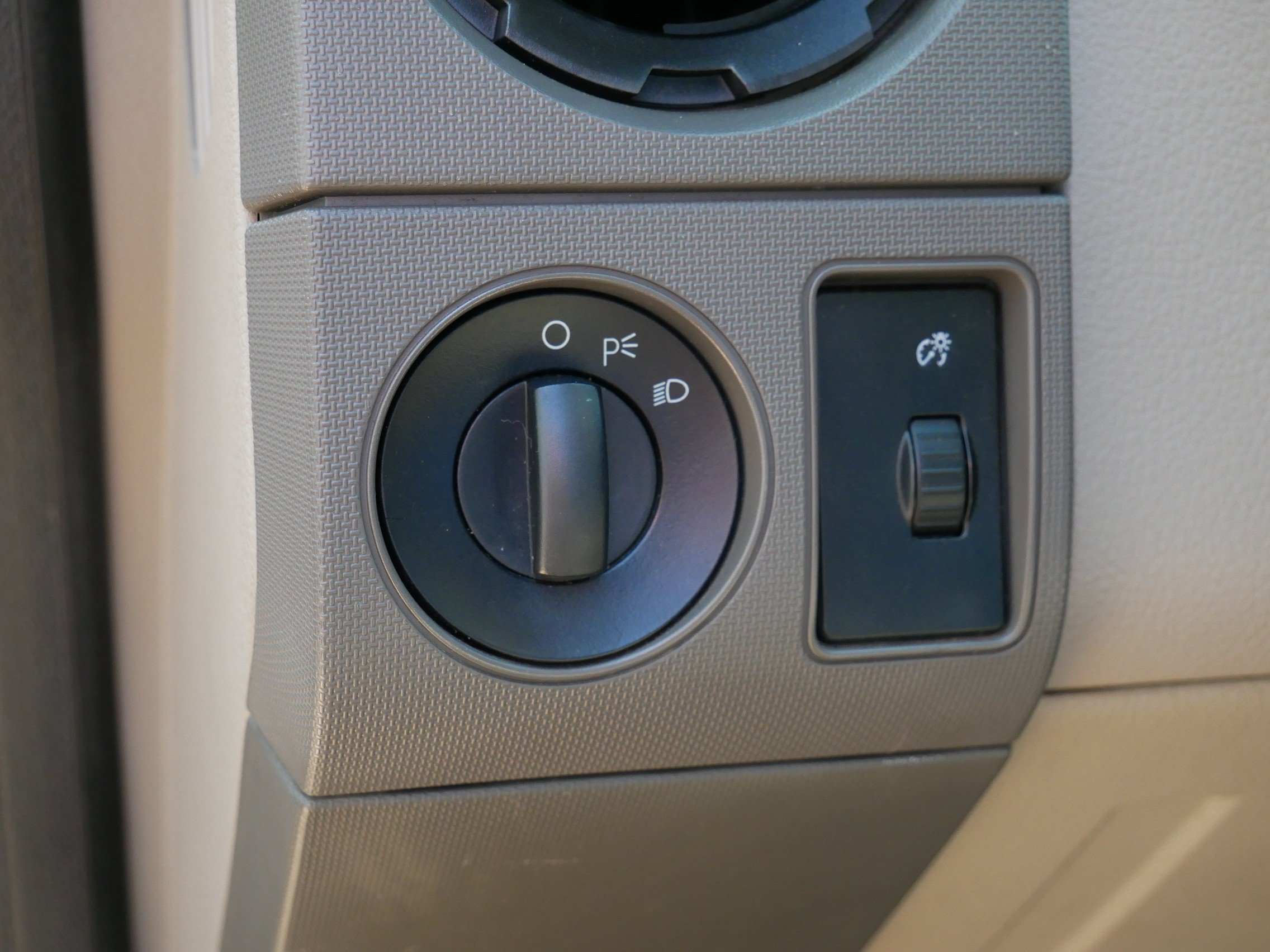 Used 2010 White Ford XL image 18
