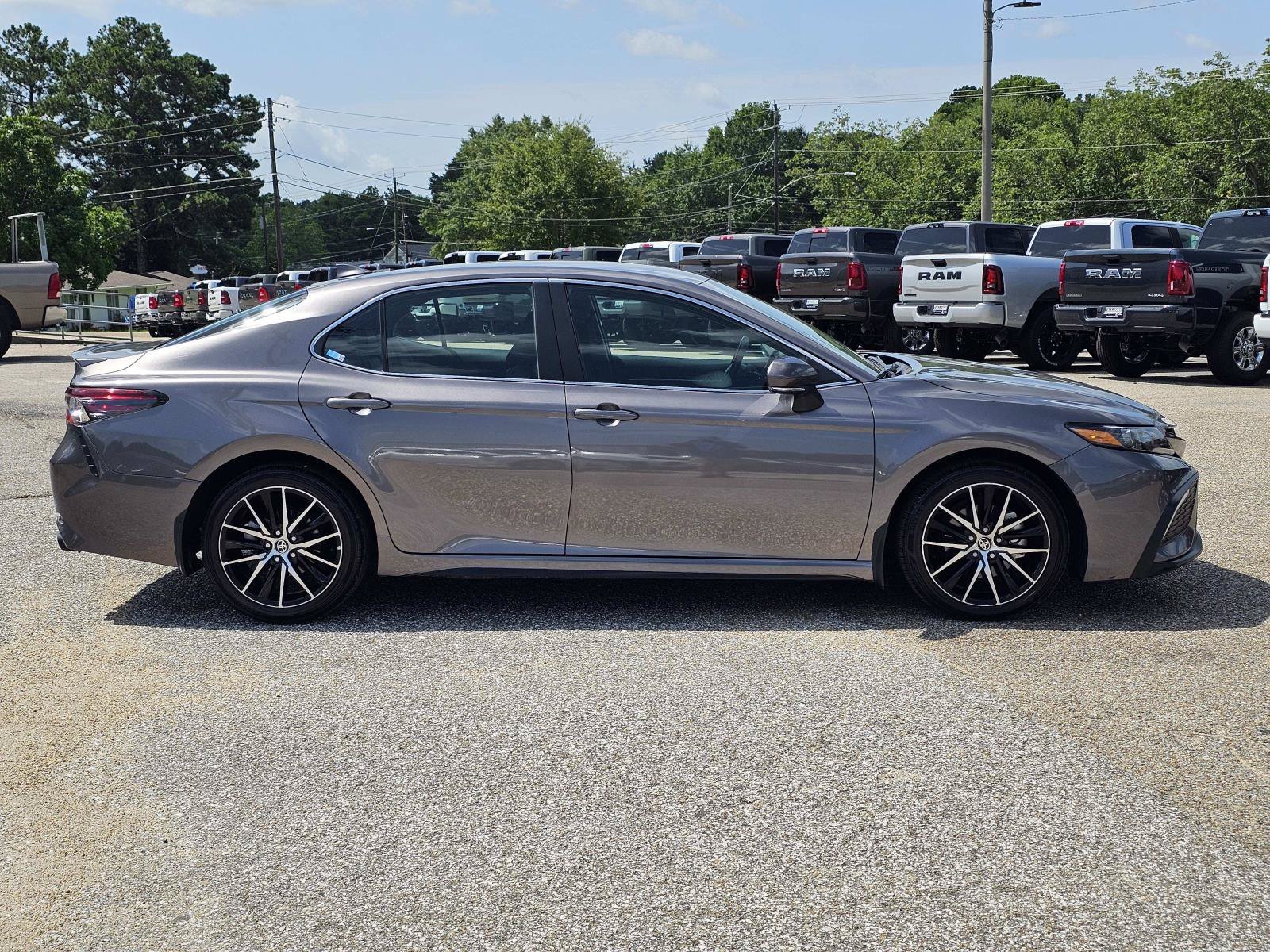 2024 Toyota Camry SE - Photo 7