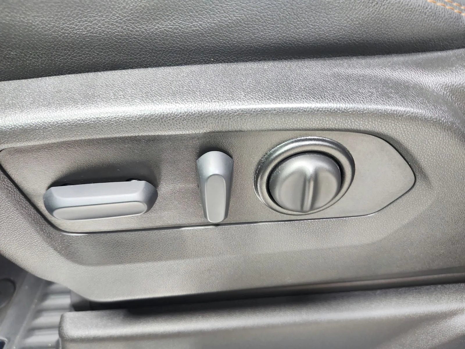 Used 2022  GMC AT4 image 20