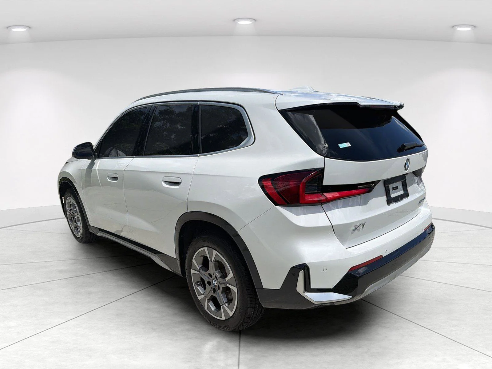 Used 2024 Mineral White Metallic BMW xDrive28i image 6