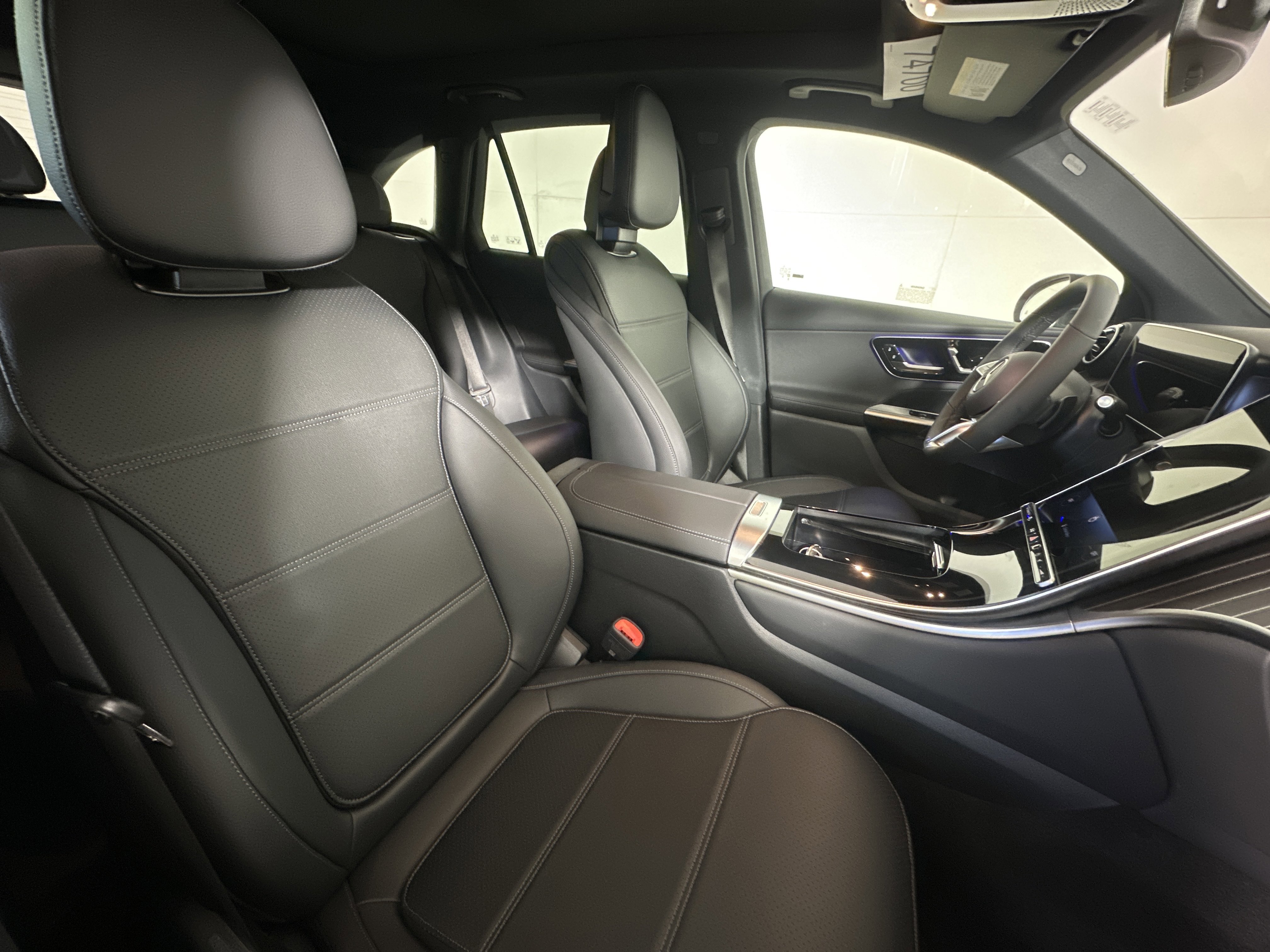 2026 Mercedes Benz GLC 300 4MATIC photo 2