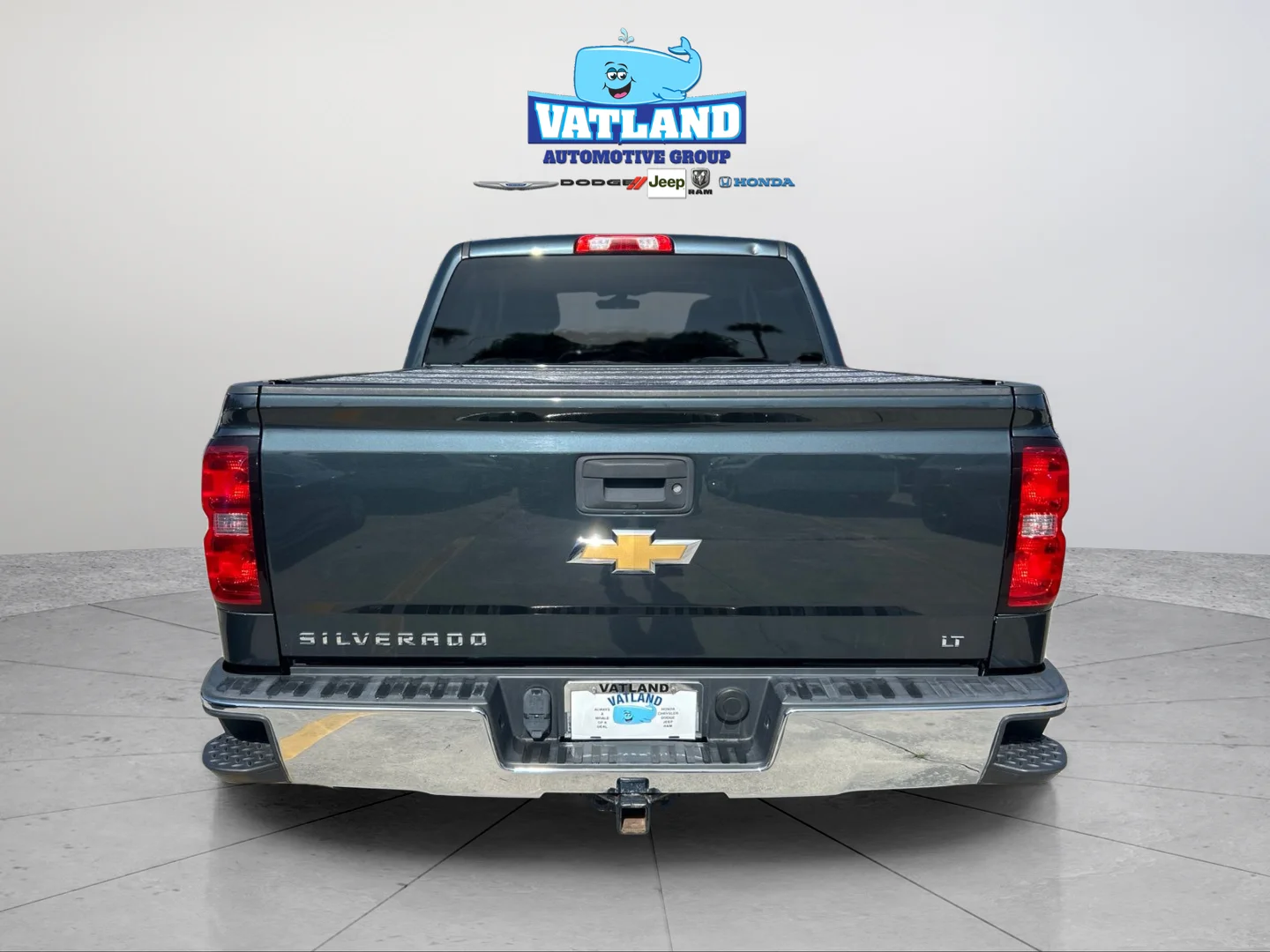 Used 2018 Graphite Metallic Chevrolet LT image 4