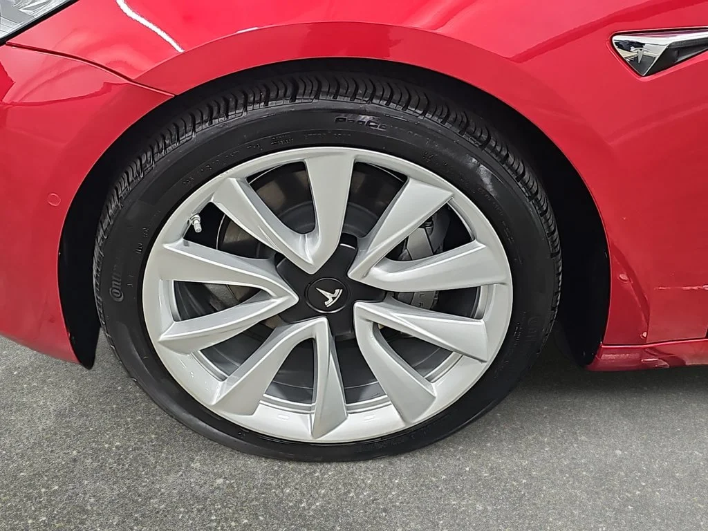 Used 2020  Tesla Long Range image 33