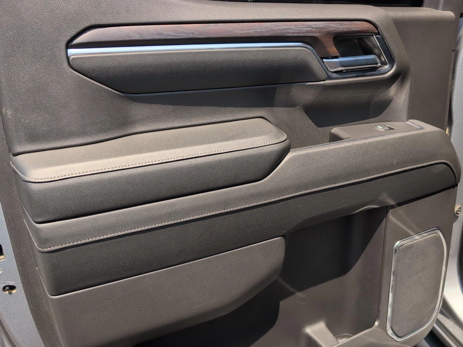 Used 2024 Sterling Metallic GMC SLT image 37