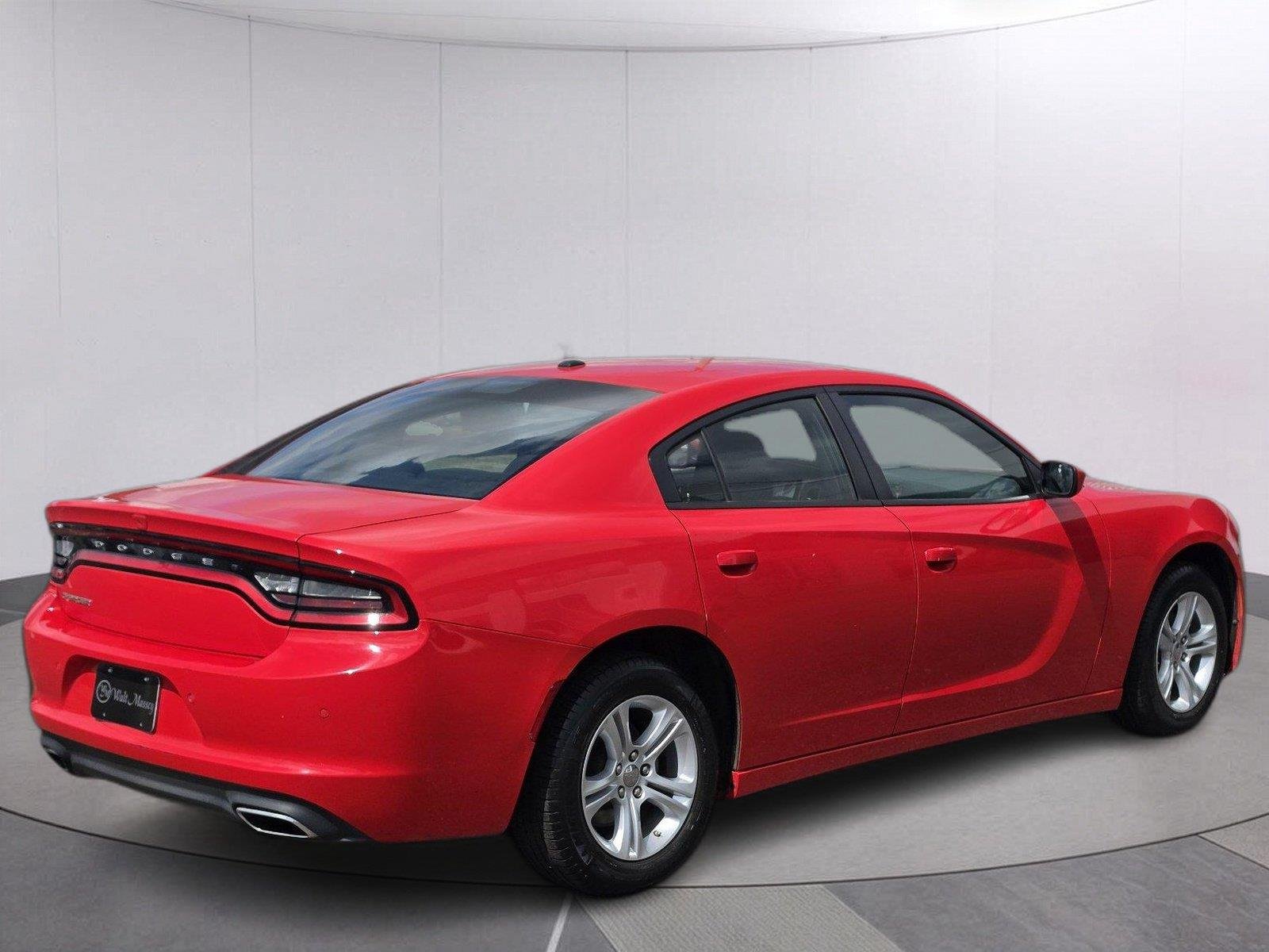Used 2022 Torred Clearcoat Dodge SXT image 5