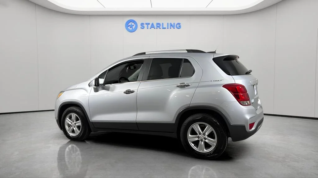 Used 2020 Silver Ice Metallic Chevrolet LT image 5