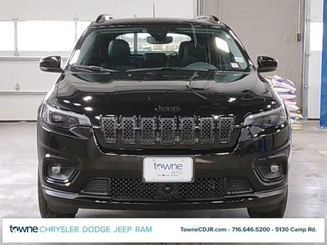 Used 2023 Black Jeep Altitude image 4