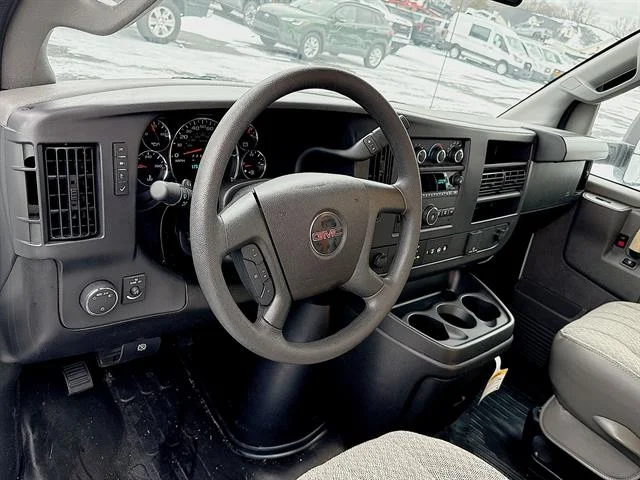 New 2025 Summit White GMC 2WT image 39