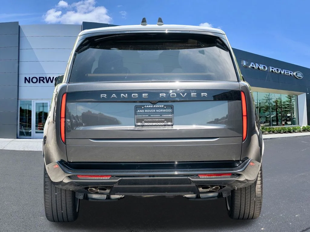 New 2026 Carpathian Grey Land Rover SE image 5