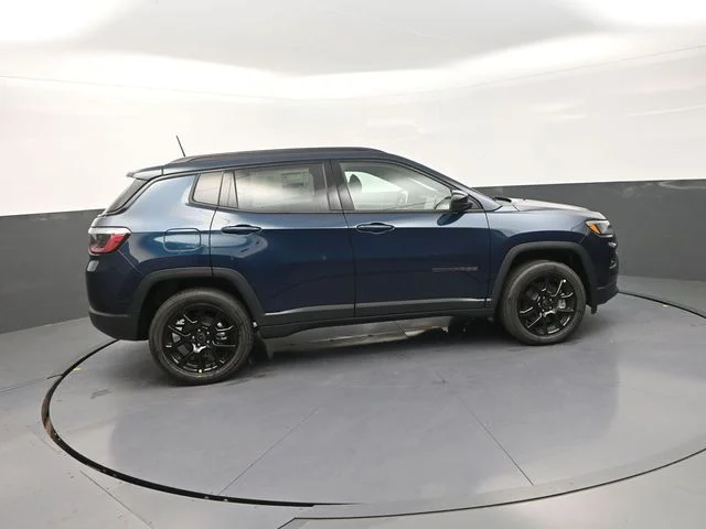 New 2026 Fathom Blue Pearl-Coat Exterior Paint Jeep Latitude image 10