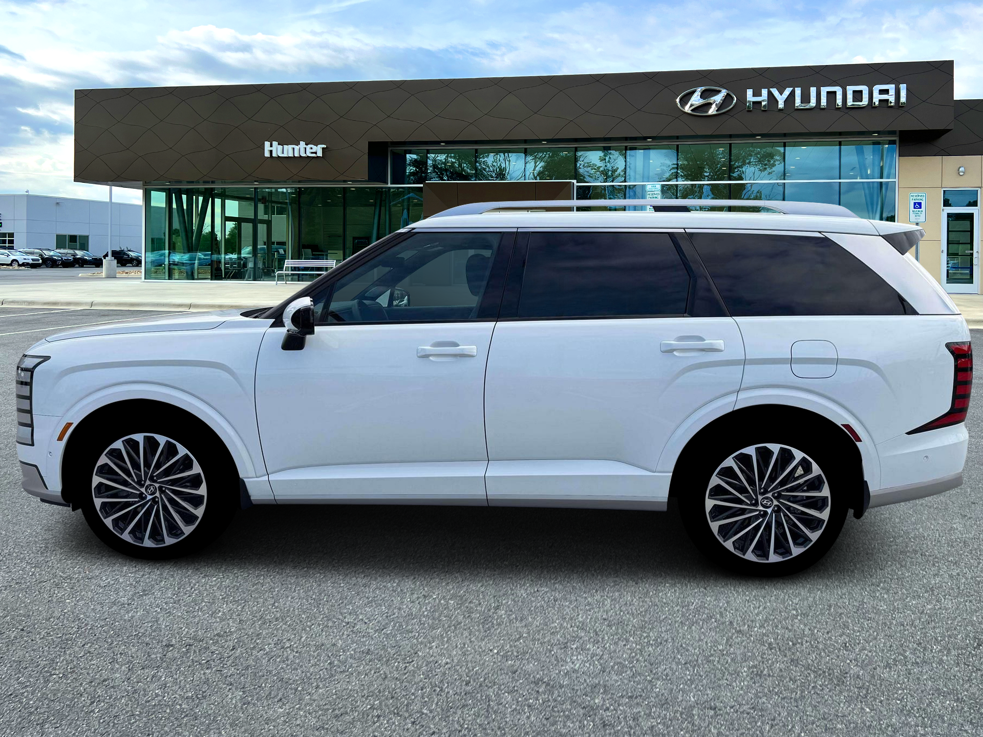New 2026 Creamy White Pearl Hyundai Calligraphy image 3
