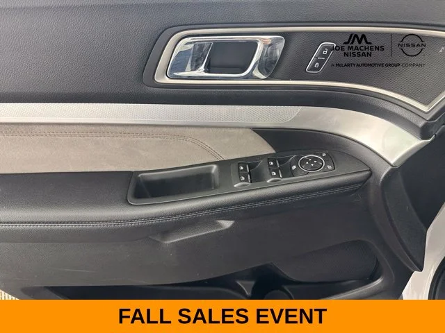 Used 2017 White Ford XLT image 25