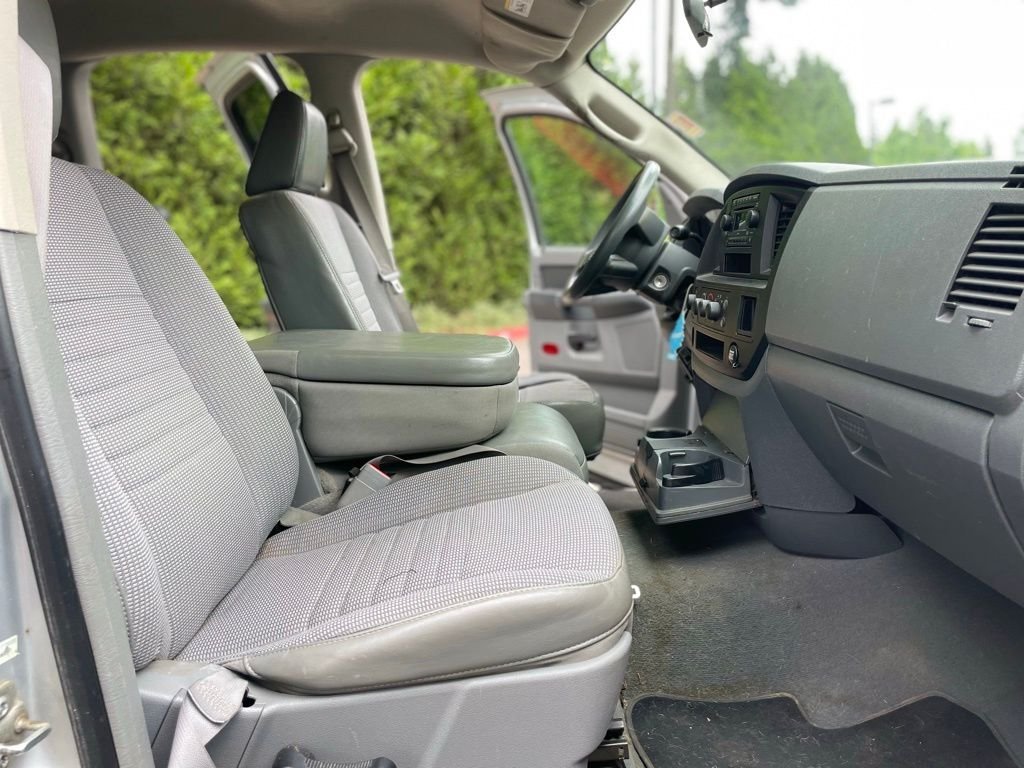 Used 2008 Bright Silver Metallic Clearcoat Dodge ST image 19