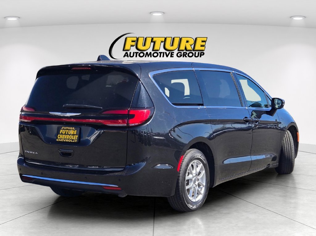 Used 2023 Black Chrysler Touring L image 4