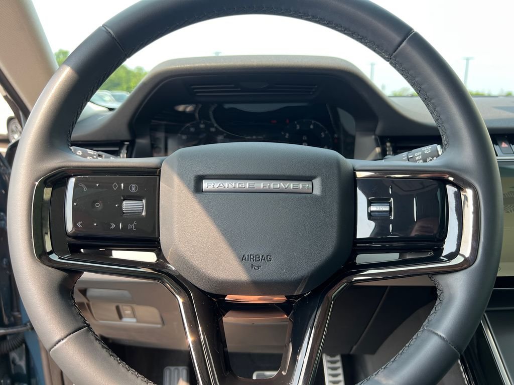 Used 2024  Land Rover Dynamic image 16