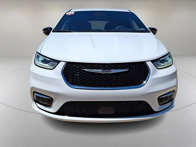 Used 2025 White Chrysler Select image 3