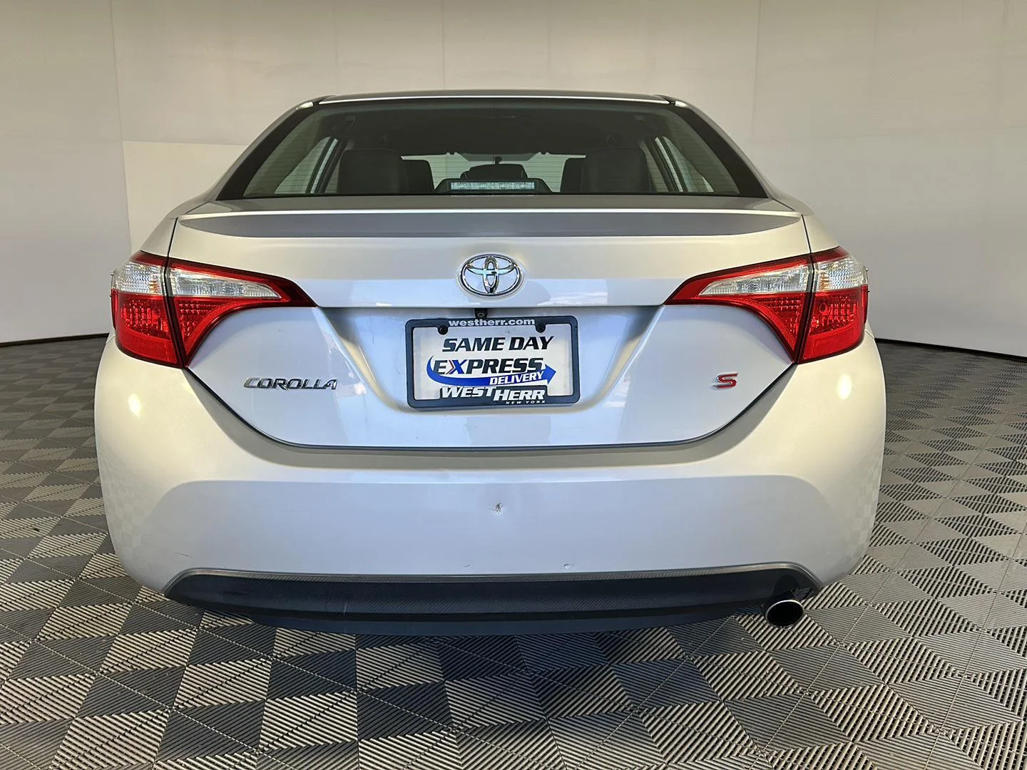 Used 2015 Classic Silver Metallic Toyota S Plus image 6
