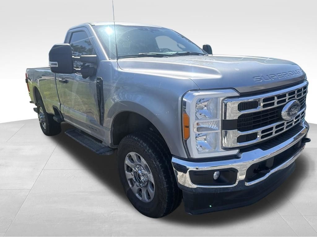 Used 2023 Silver Ford XLT image 6