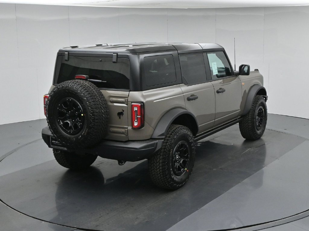 New 2026 Marsh Gray Ford Badlands image 36