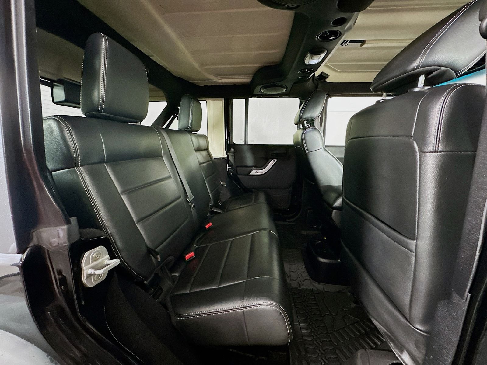 Used 2012 Black Clearcoat Jeep Unlimited Rubicon image 27