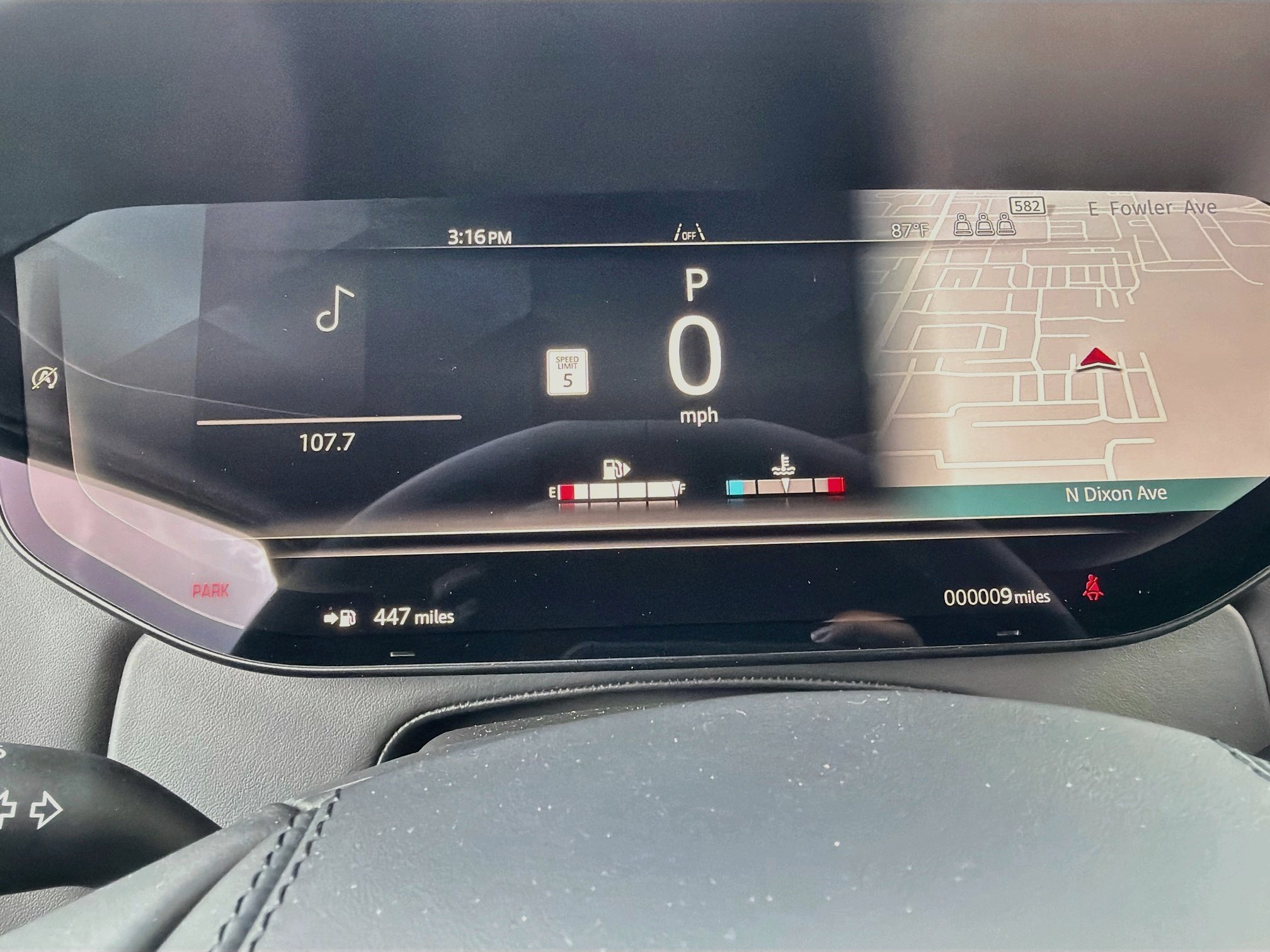 New 2027 Fuji White Land Rover Dynamic SE image 39