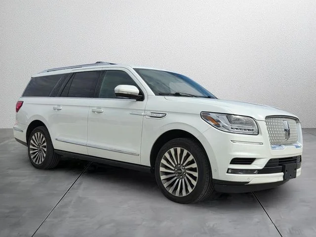 Used 2021 White Lincoln Reserve image 6