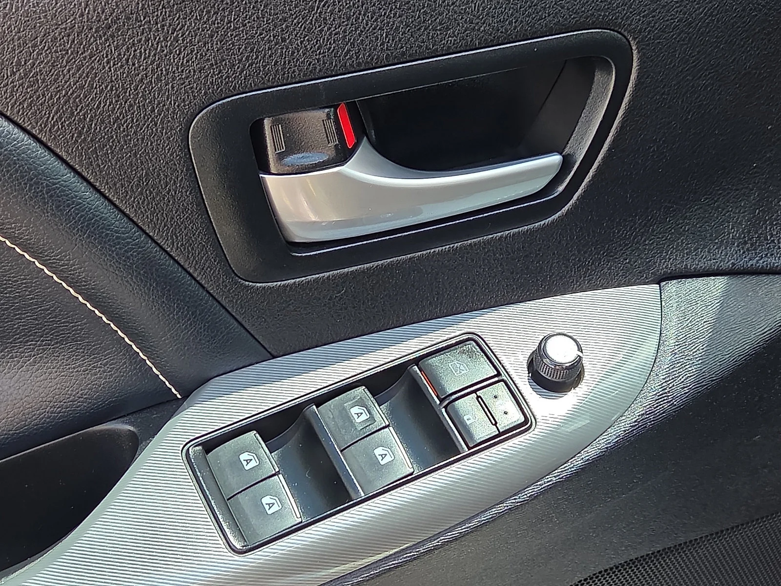 Used 2016 Silver Sky Metallic Toyota SE image 15