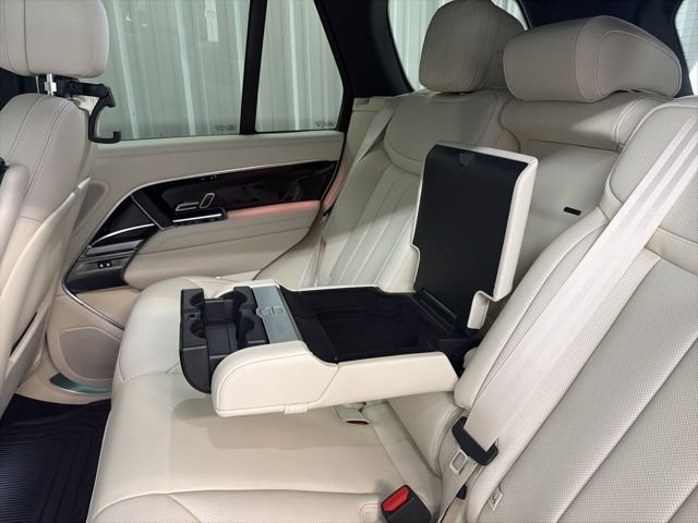 New 2026 Eiger Grey Land Rover SE image 15