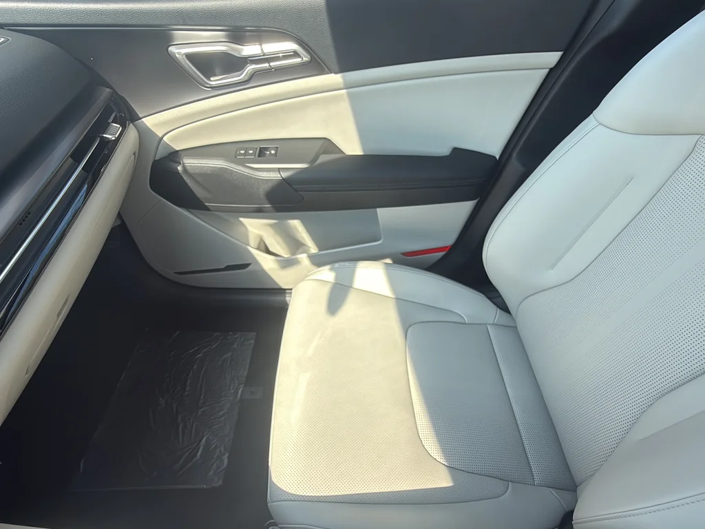 New 2027 Fusion Black Kia EX image 25