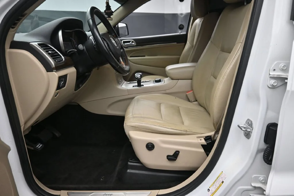Used 2015 White Jeep Limited image 16