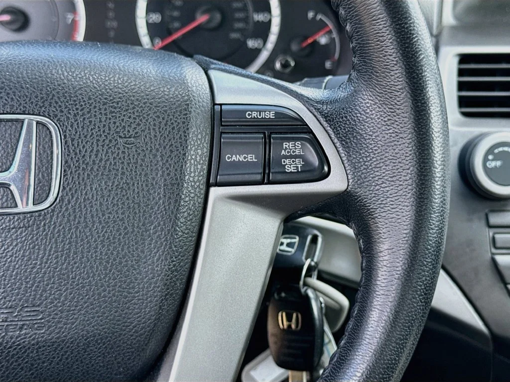 Used 2011 Crystal Black Pearl Honda SE image 19