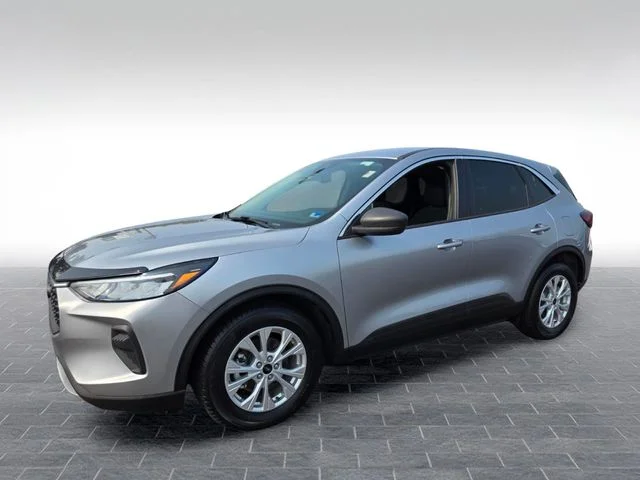 Used 2023 Silver Ford Active image 3