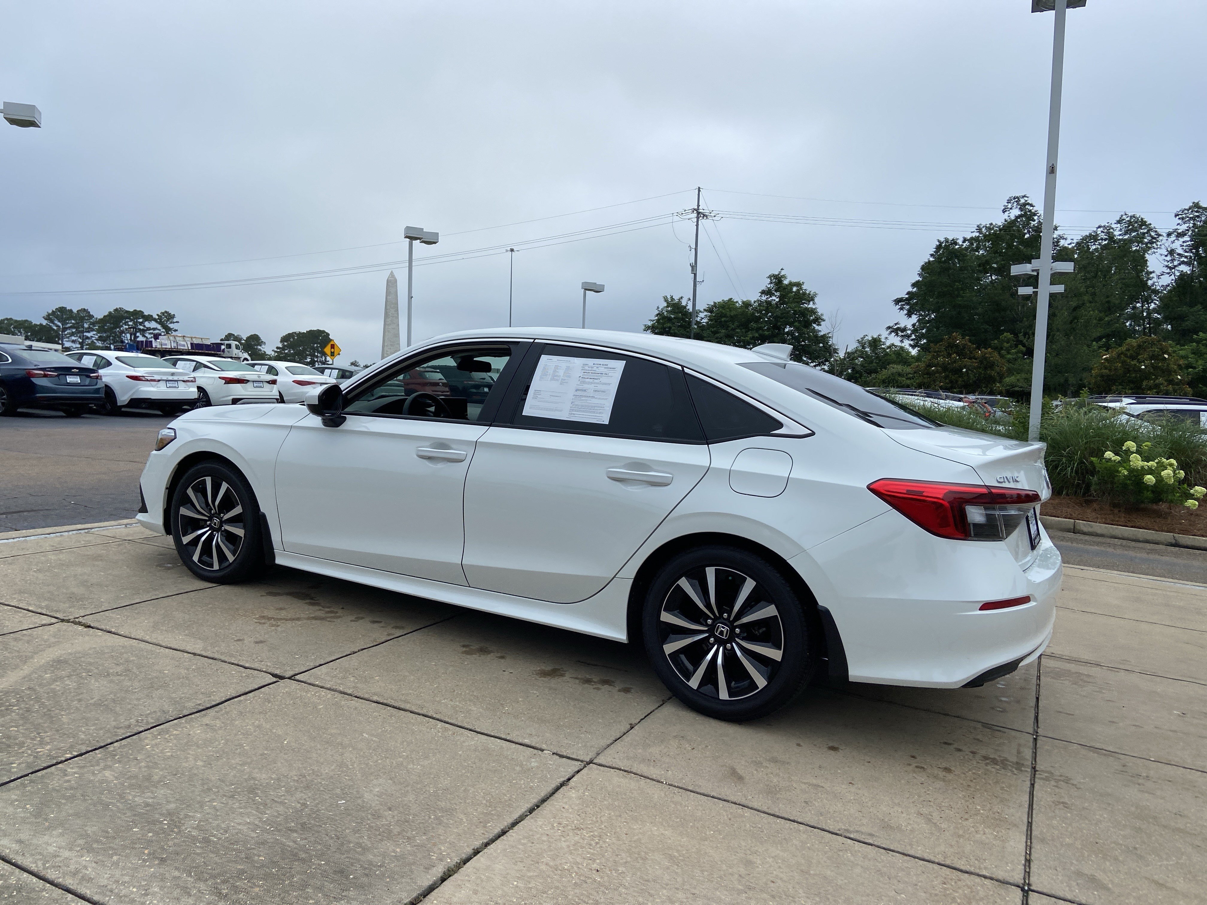 Used 2024 Platinum White Pearl Honda EX image 8