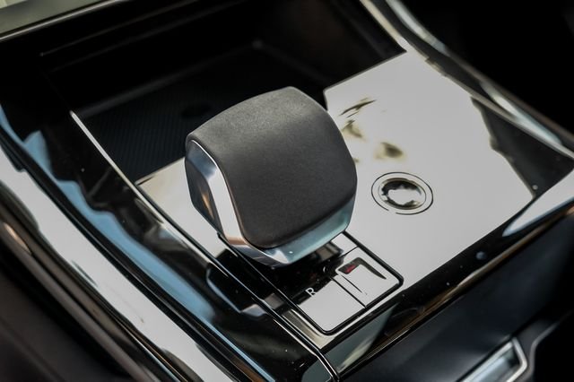 New 2026  Land Rover Dynamic SE image 32