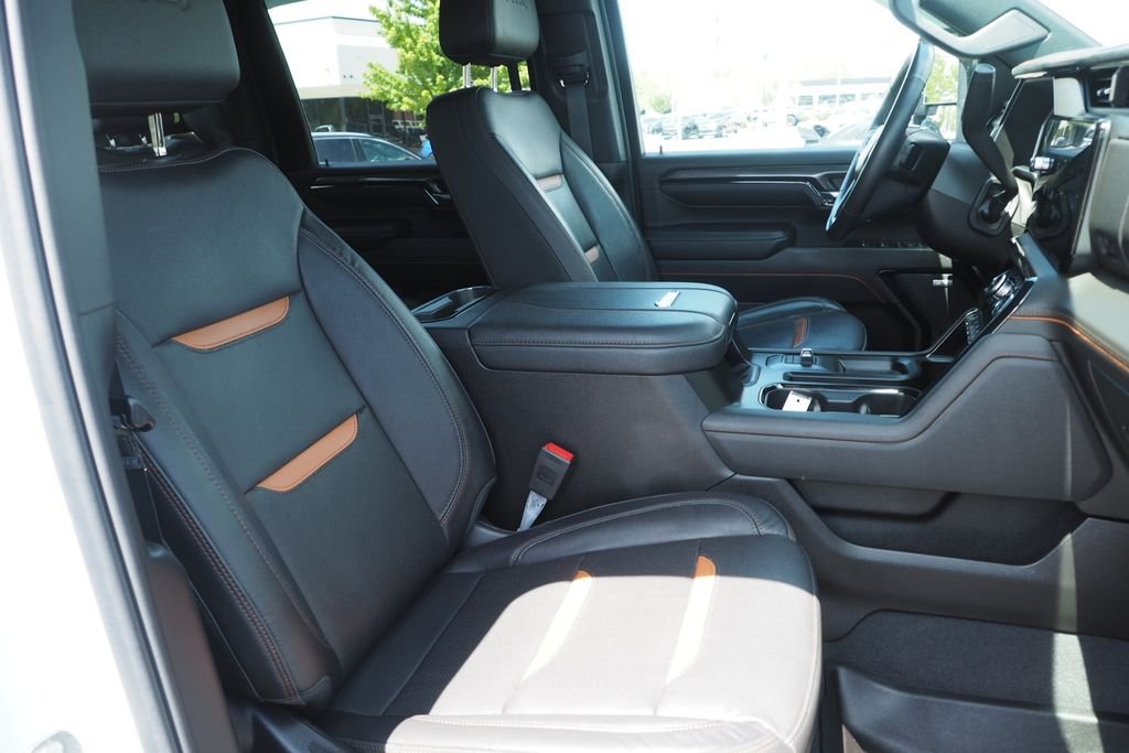 Used 2024 White GMC AT4 image 21