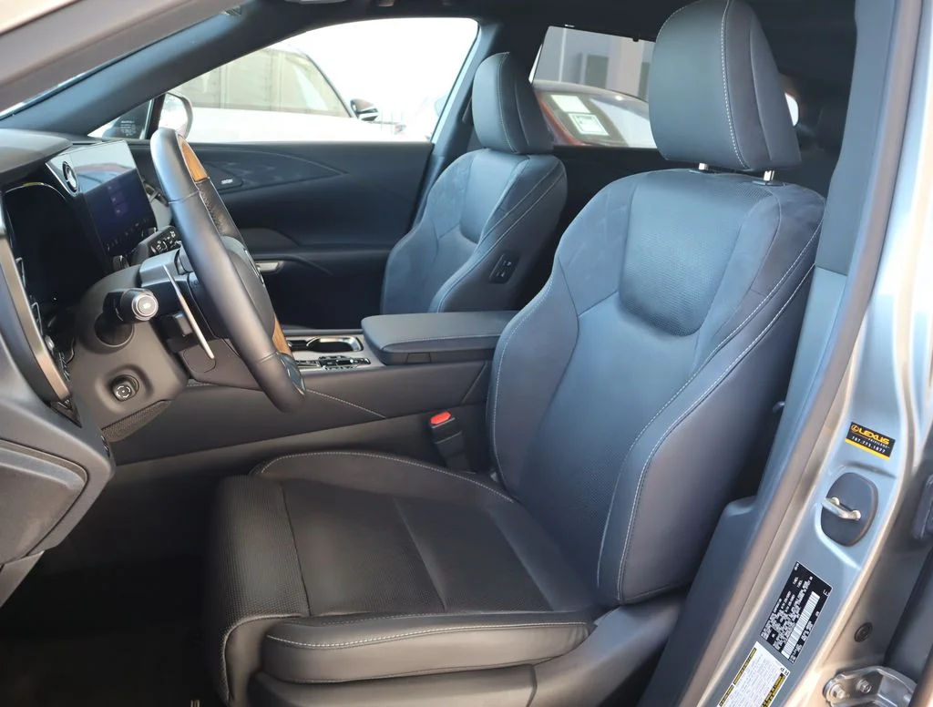 Used 2024 White Lexus 450h+ Luxury image 30