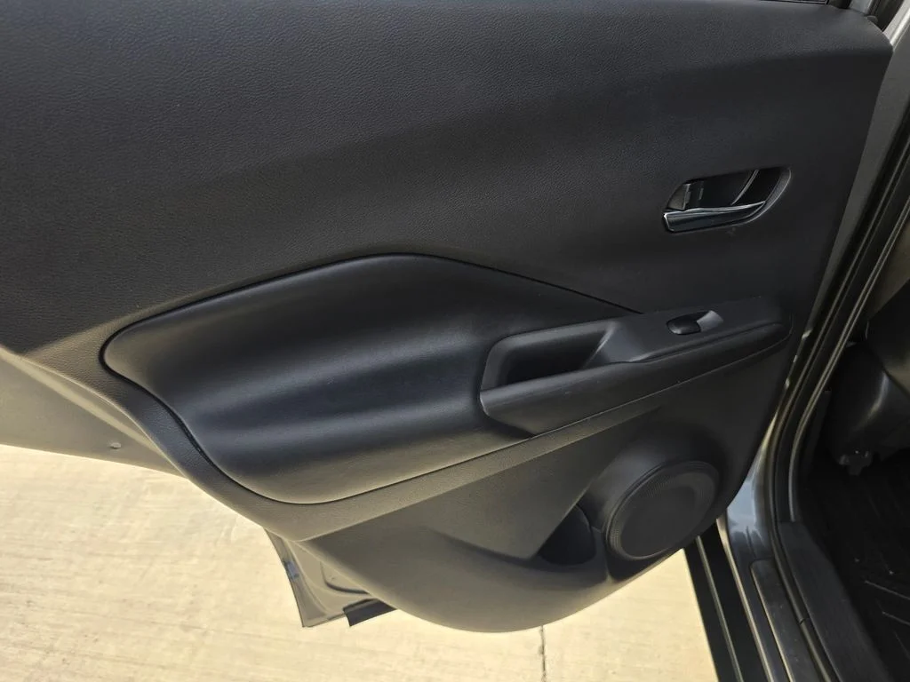 Used 2020 Gray Nissan SR image 13