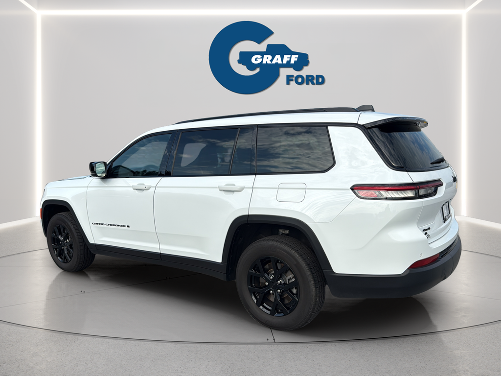 Used 2025 White Jeep Altitude X image 9