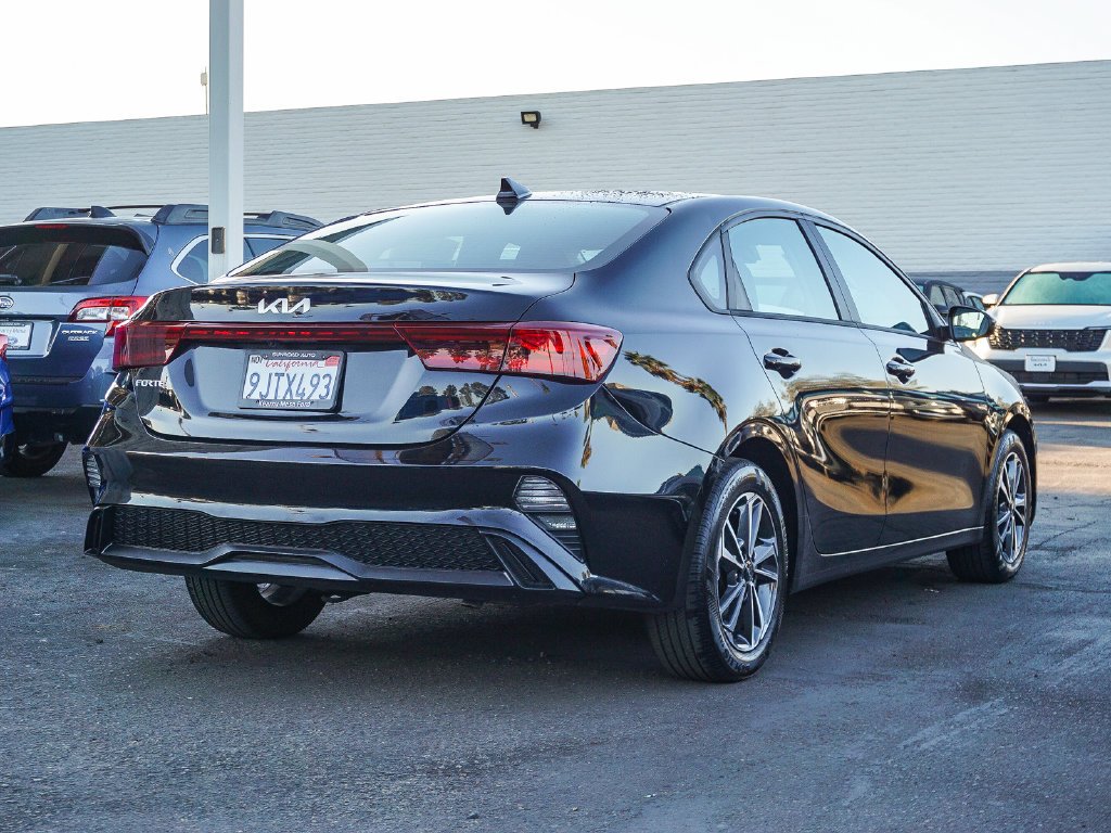 Used 2024 Black Kia LXS image 7