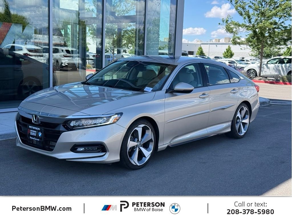 Used 2018  Honda Touring image 1